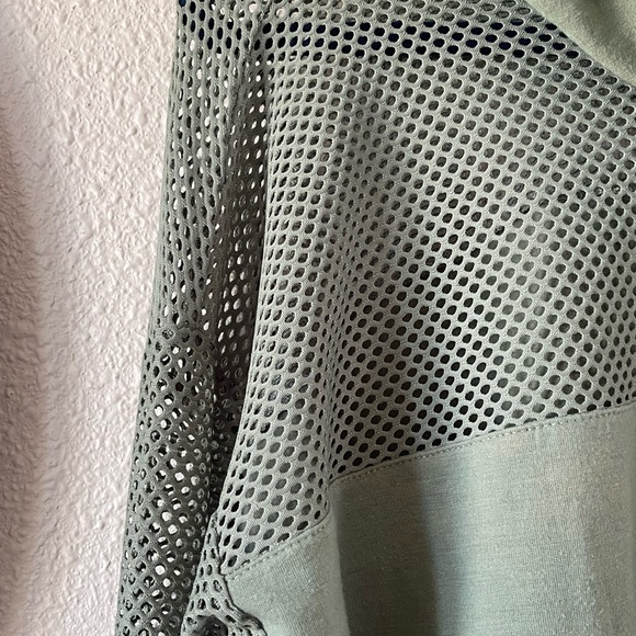 Hooded workout mesh hooded size large sweater - Picture 4 of 7
